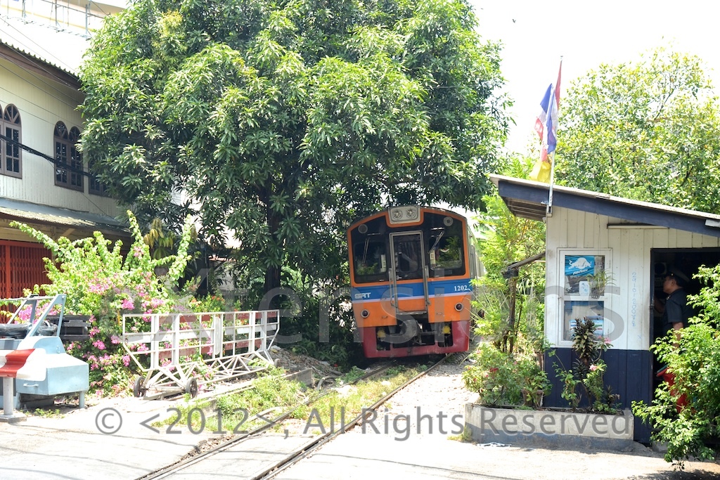 Thonburi side