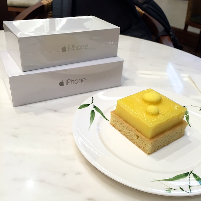 iPhones and lemon cake