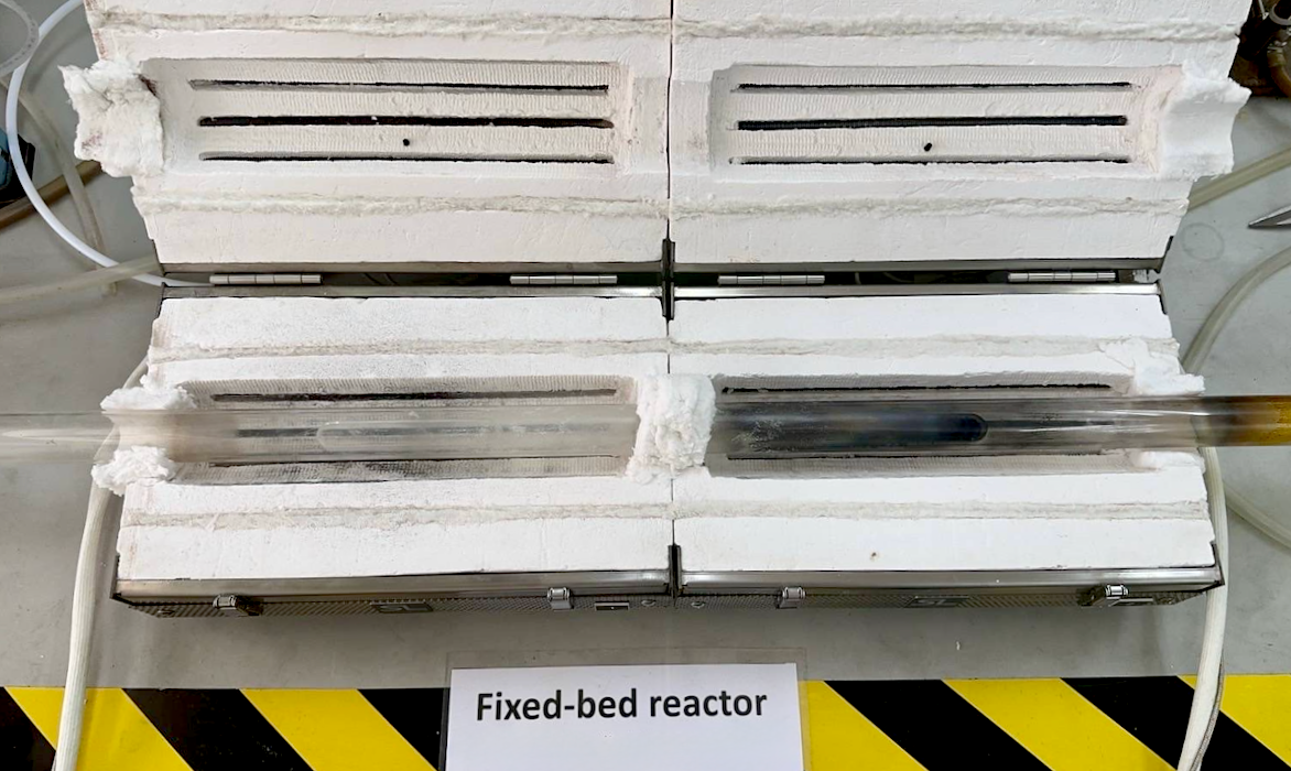 Furnace to synthesize nanotubes