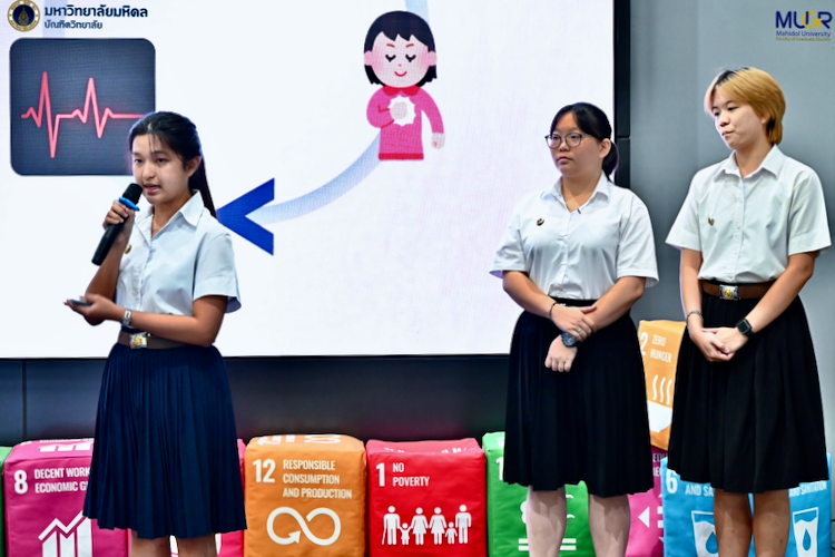 EGEE students presenting at the AI Biznovation Hackathon