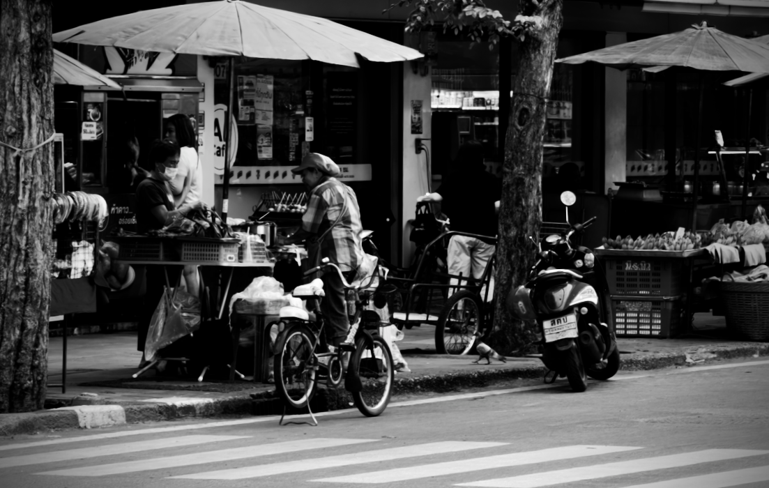 iPhone 17 Pro x8 photo output