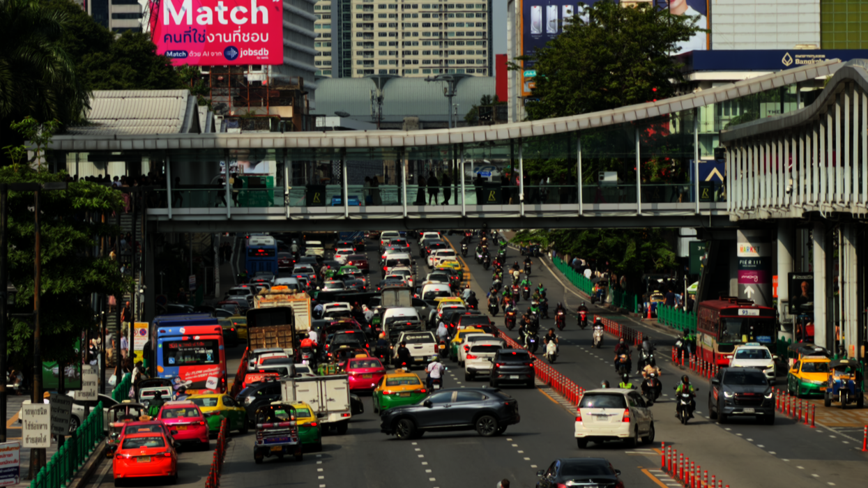 iPhone 17 Pro x8 photo output